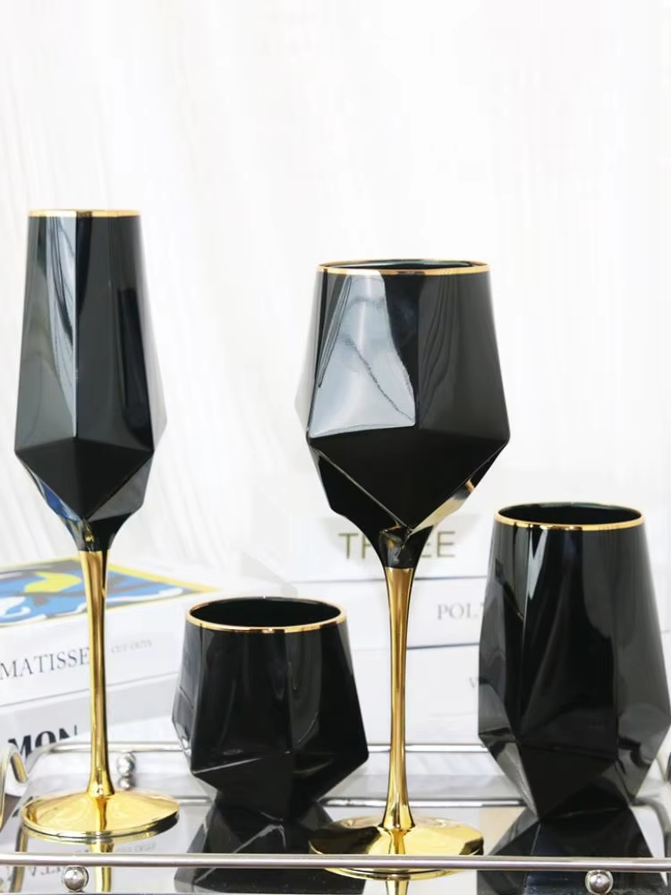 Wine Beer Whiskey - Copa de vino con borde dorado
