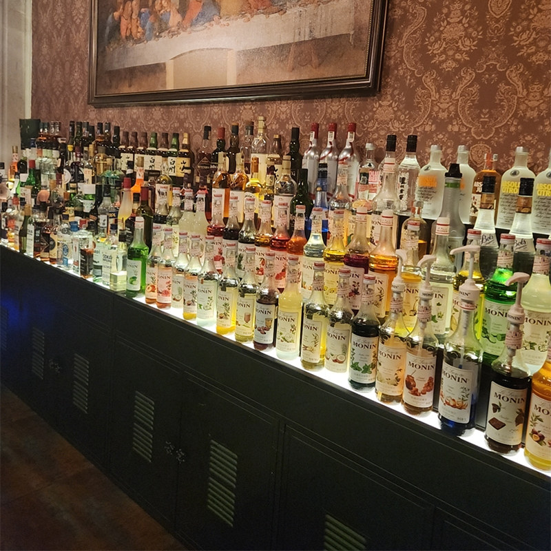 Vitrina para vinos, mueble de  - Wine Beer Restaurant reseña y precio